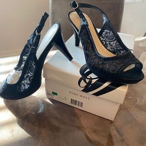 Nine West women’s black lace sandal size 7 1/2
